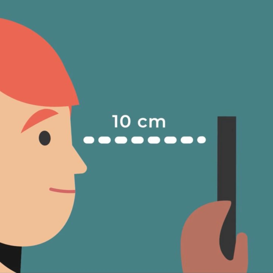 Take a photo of the eye from a distance of 10 cm.